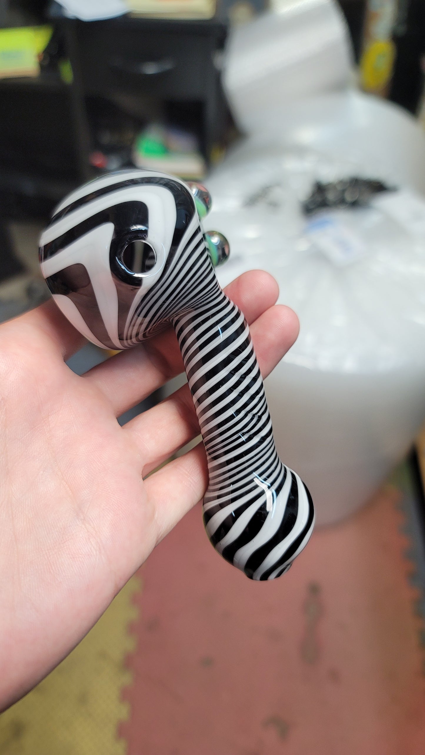 Black and White Hammer milli