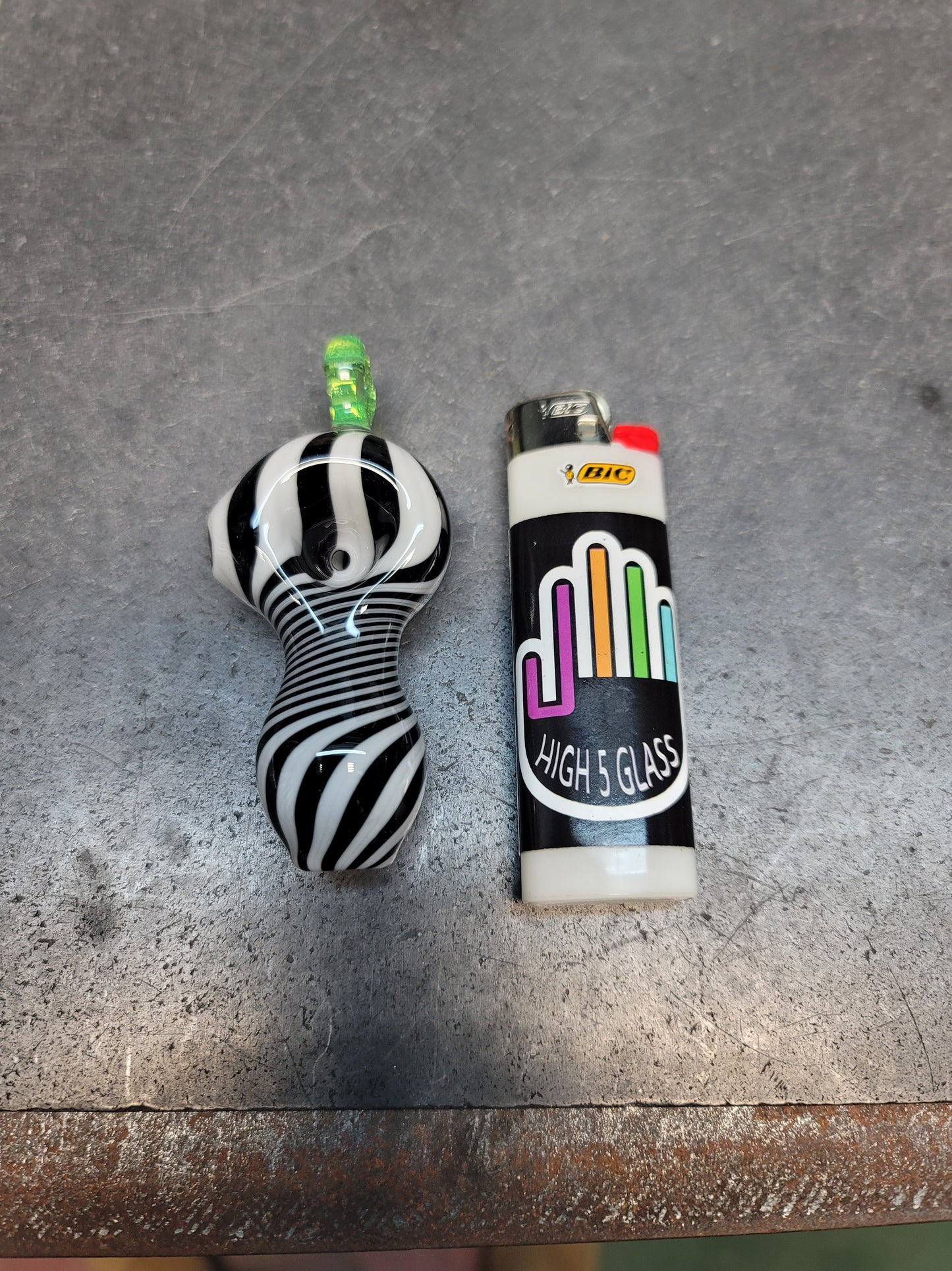 Black and white Pendant Pipe