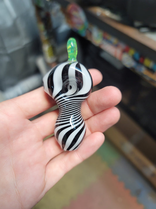 Black and white Pendant Pipe