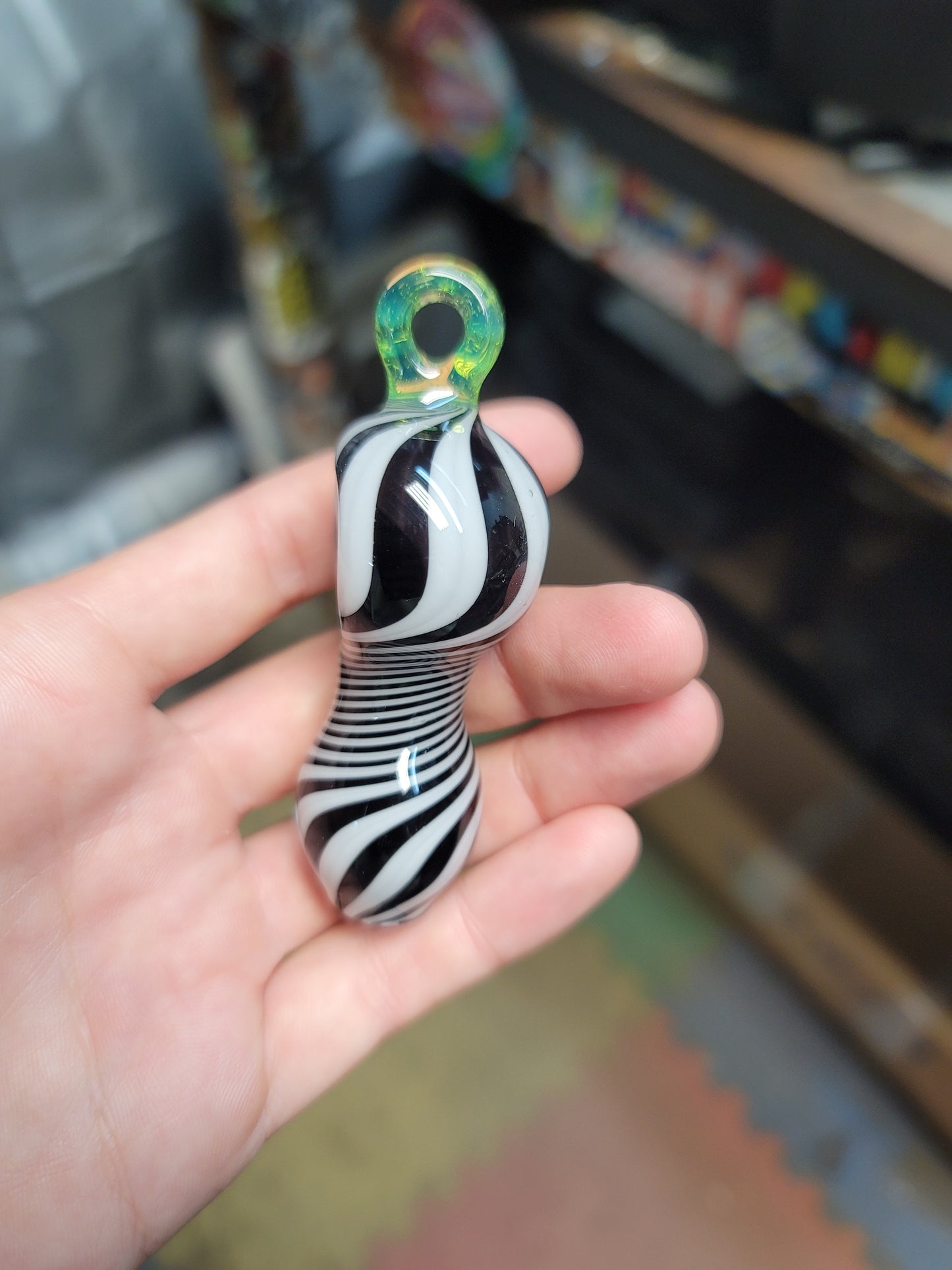 Black and white Pendant Pipe