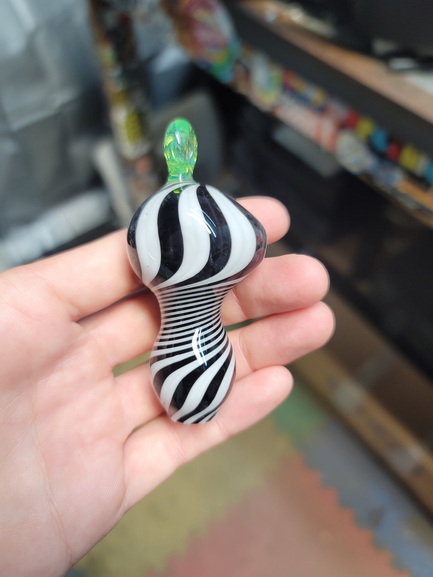 Black and white Pendant Pipe