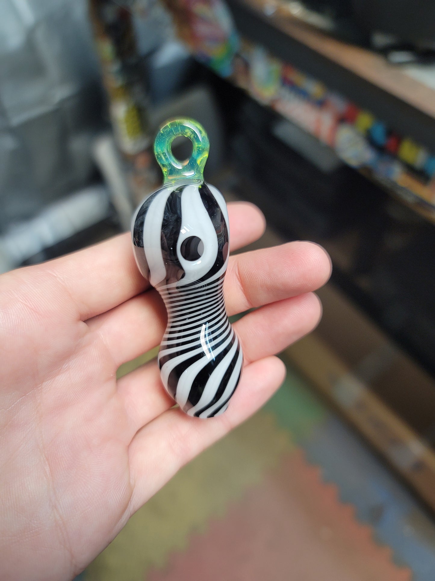 Black and white Pendant Pipe