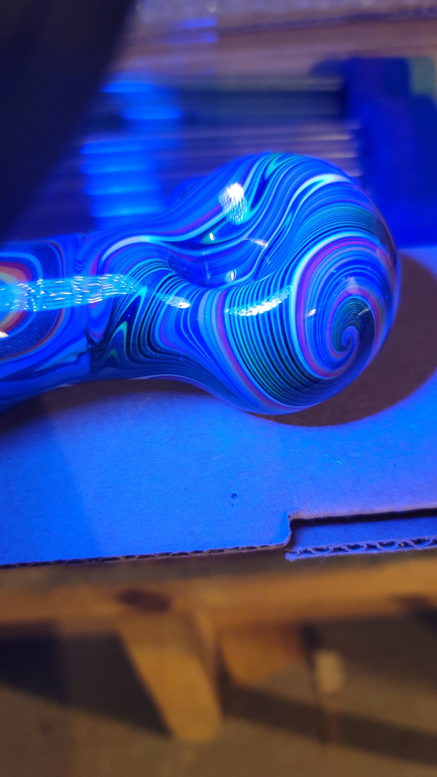 Double reverse axis UV Glow